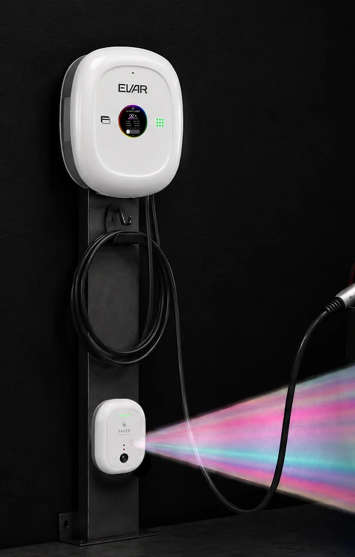 SAVER thermal sensor mounted beneath an ACE PRO MAX charger